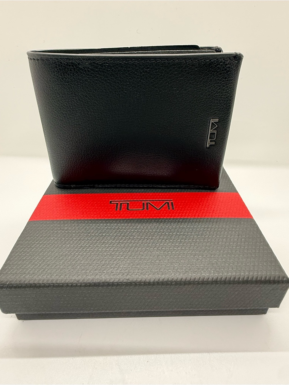 Tumi Nassau SLG Bifold Black Leather Wallet NWT